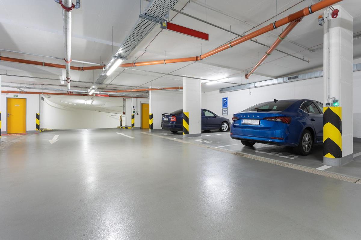 Yellow Apartment With Parking Prague Exterior photo